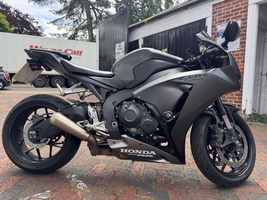 Vand Urgent Honda CBR 1000 RR R Fireblade