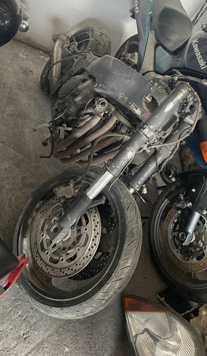 Dezmembreaza Kawasaki ZX 750 J