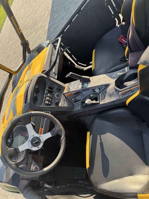 Buggy Can-Am Commander Rotax 1000 V 85 CP Automat