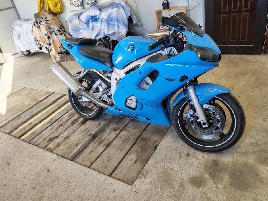Yamaha r6 carburație An 2001