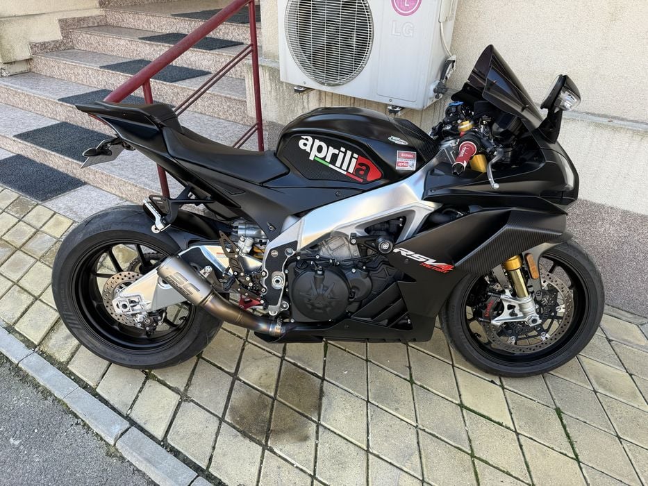 Aprilia RSV4 factory