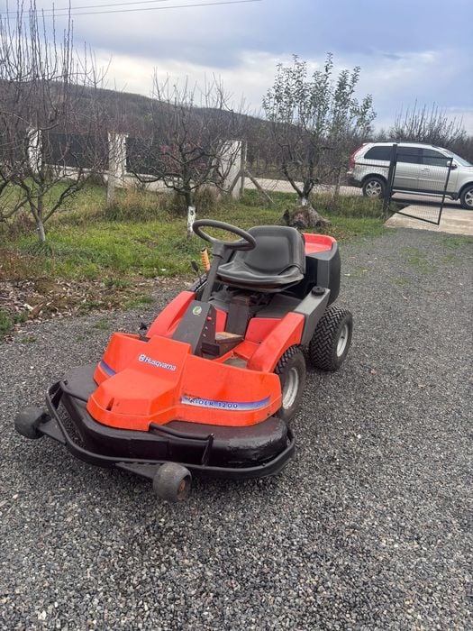 Tractoraș tuns iarba Husqvarna rider 1200
