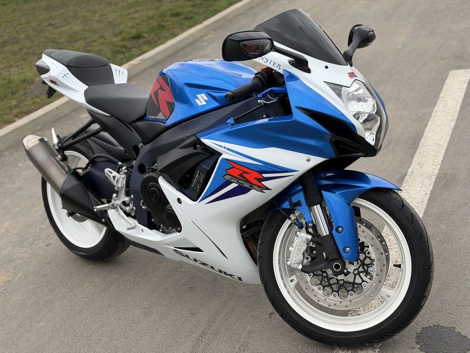 Suzuki GSXR 600 2011 27000 km stare TOP full stock istoric complet