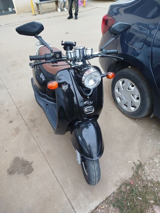 Vând scooter venti50