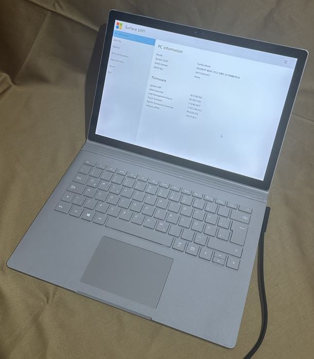 Ofertă! Microsoft Surface Book!