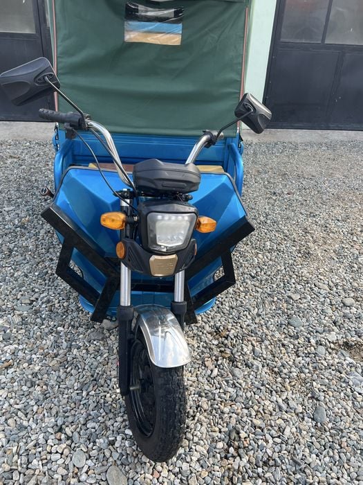 Vand triciclu electric 1,8 KW, 60V - autonomie 40 km- aptoape nou.