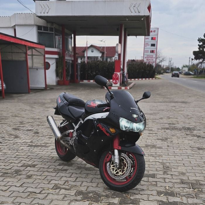 Honda cbr 919rr fire blade