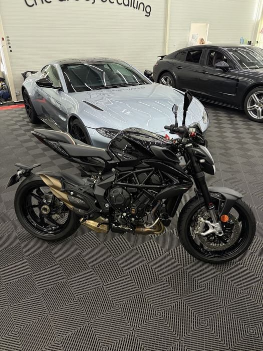 MV Agusta Brutale 800 • 637km parcursi