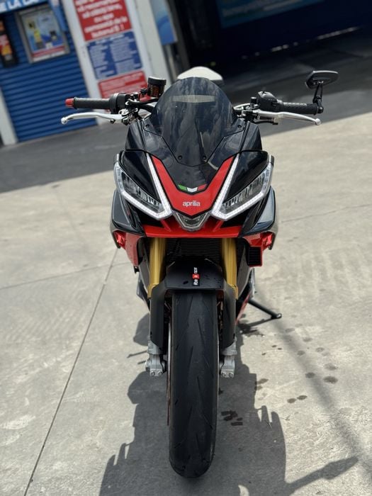 Aprilia Tuono V4 1100 Factory Superpole 2021