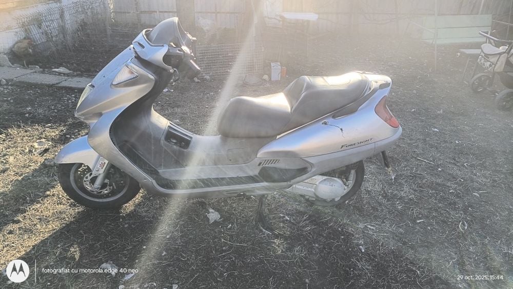 Vând scuter honda 250 motorul merge ff bun ceva probleme estetice