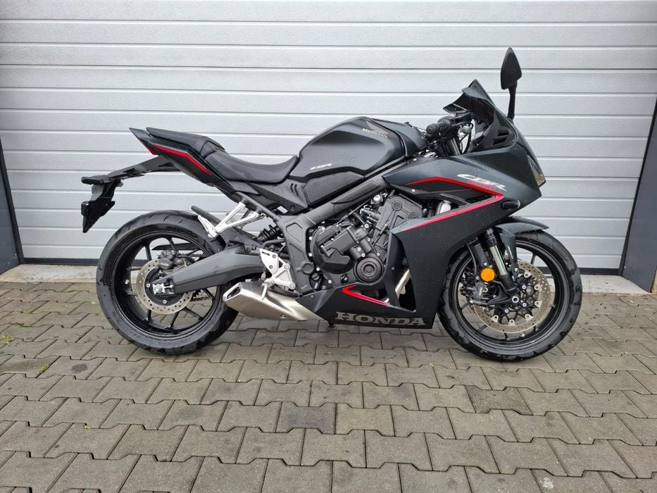 Moto M Parts Ploiesti vinde Honda Cbr 650 r model 2024 e-clutch. 35 kw