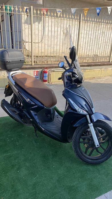 Vând sau schimb scuter cu un cross de 250cc