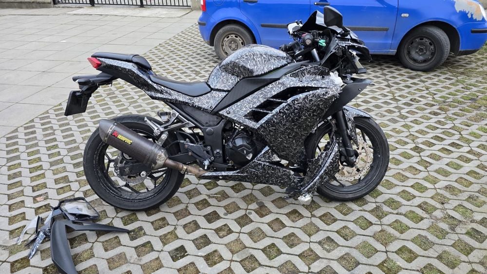 Kawasaki ninja 300 AVARIAT