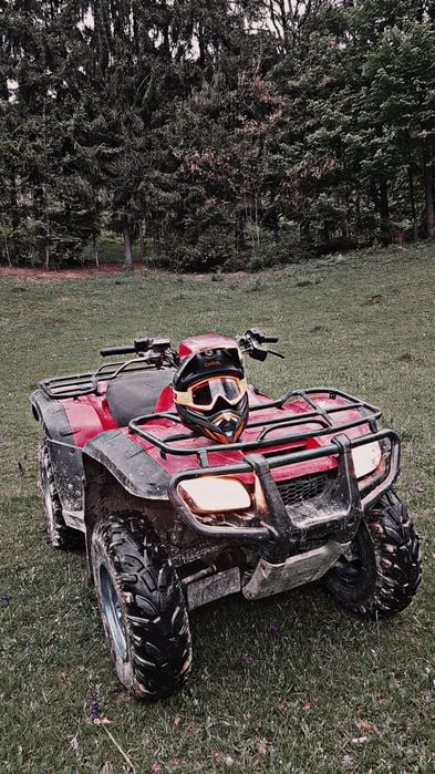 Vând atv honda . Sau schimb