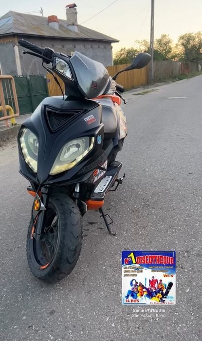 Vând scuter Explorer 2t 49cc sau schimb cu calculator