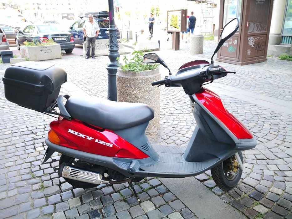 SCUTER 125 cmc Stare buna, Se poate conduce cu Categoria B125