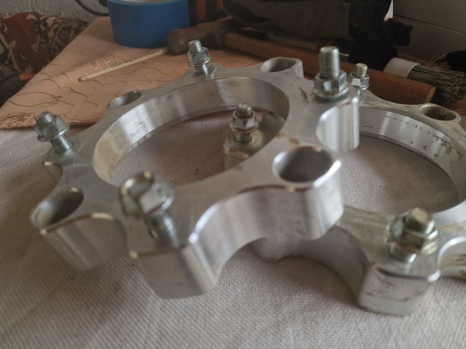 Vând distanțiere atv polaris