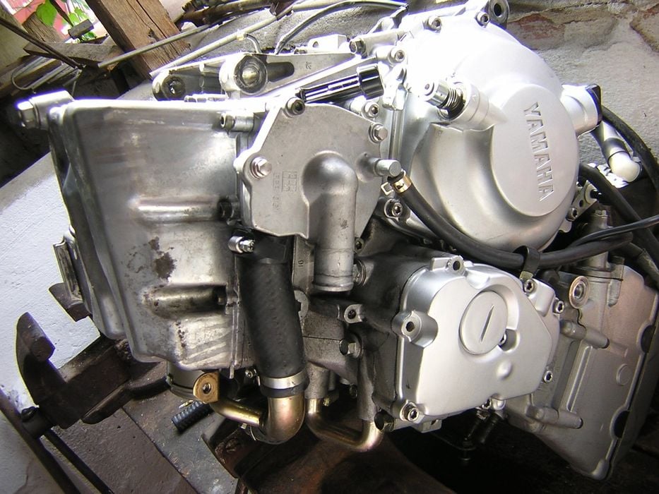 Motor yamaha r6,standuri moto!