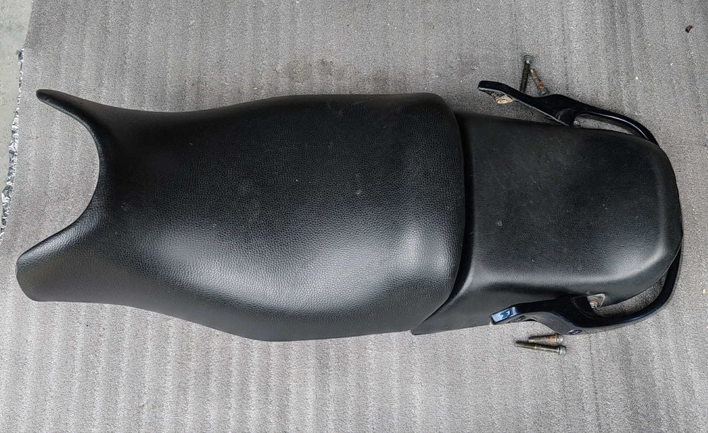 Sa (scaun) pilot si sa pasager Suzuki GSX600F