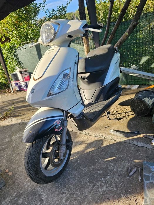 Scuter Piaggio Fly 2012