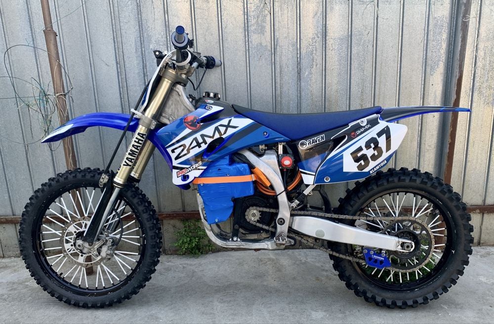 Motocicleta electrica Yamaha 450 alternativa surron ultra bee light