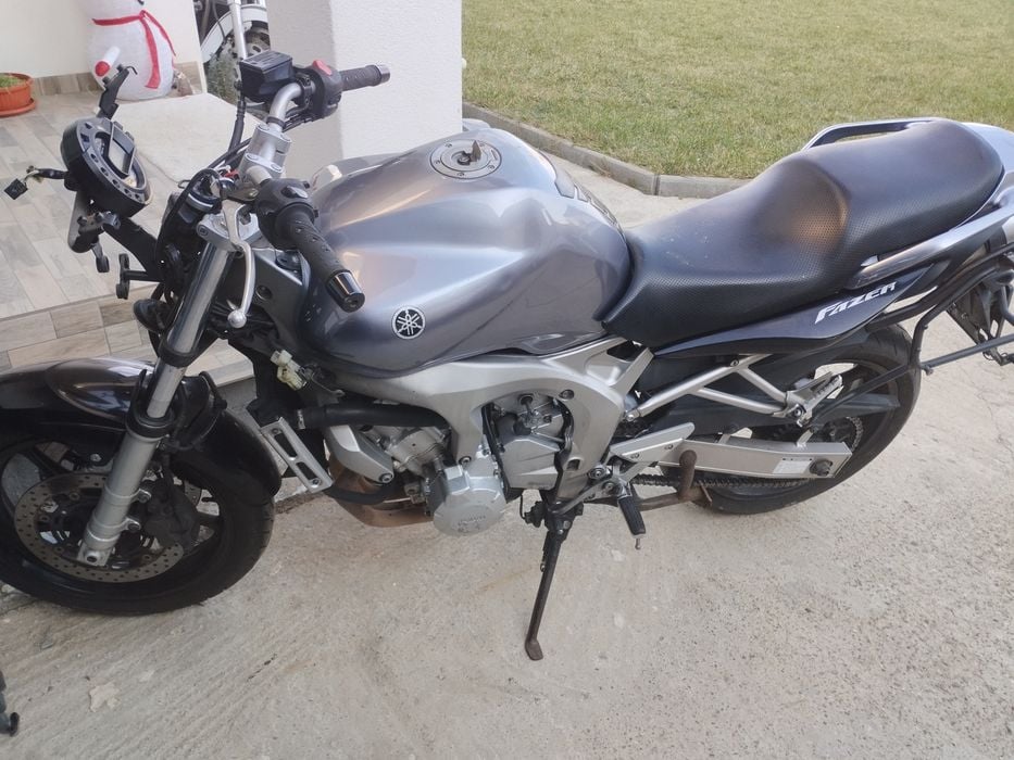 Dezmembrez Yamaha Fz6 fazer model 2004-2006