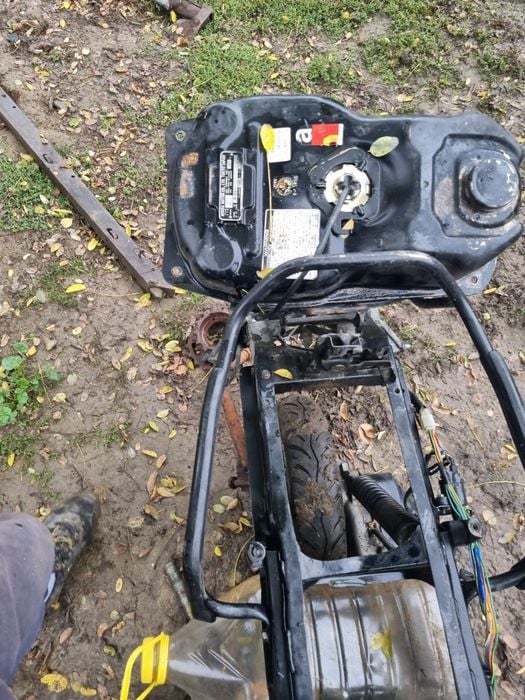 Vând sau dau pe piese honda 125 4 timipi