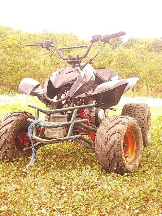 Vând ATV 1400 Ron negociabil.