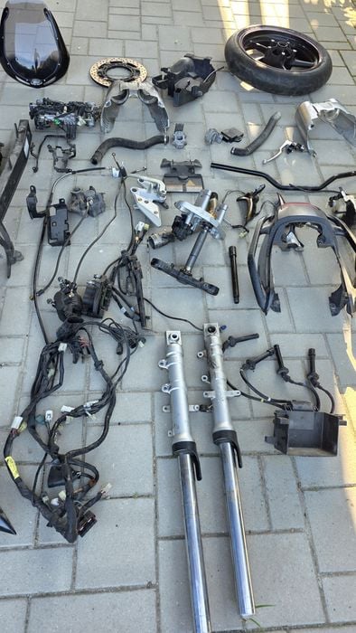 Capac stator Parbriz si cadru bord  Yamaha FZ6