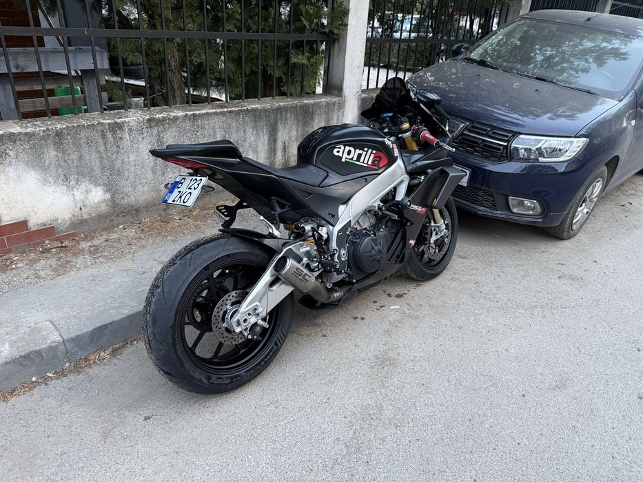 Aprilia RSV4 factory