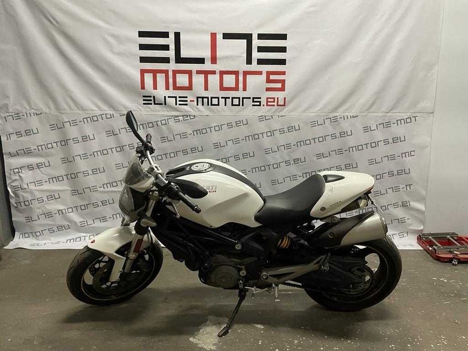 Ducati Monster 2011 - numai 9.900 km - import Canada
