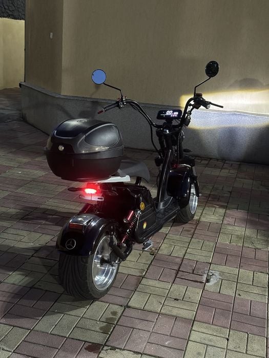 Vand scuter electric