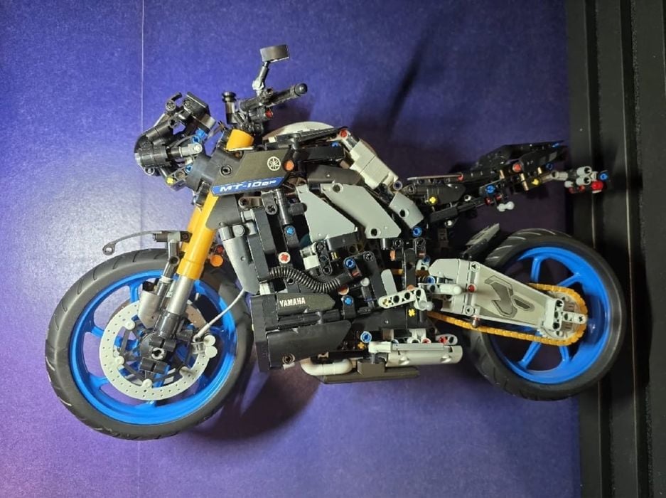 Suport montare perete LEGO Technic 42159, 42202, 42130, 42107