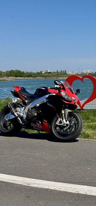 Aprilia rsv4 Factory APRC