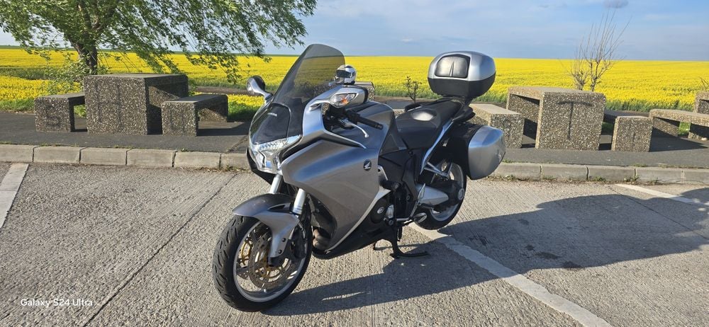 Honda VFR 1200f sc63