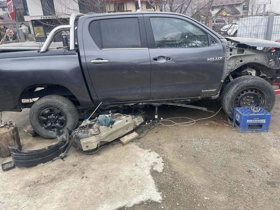 Dezmembrez toyota hilux  2006-2025