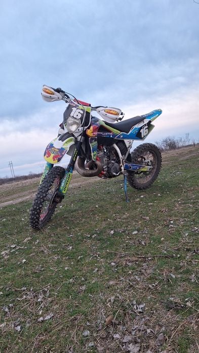 Vând Husqwarna WR300