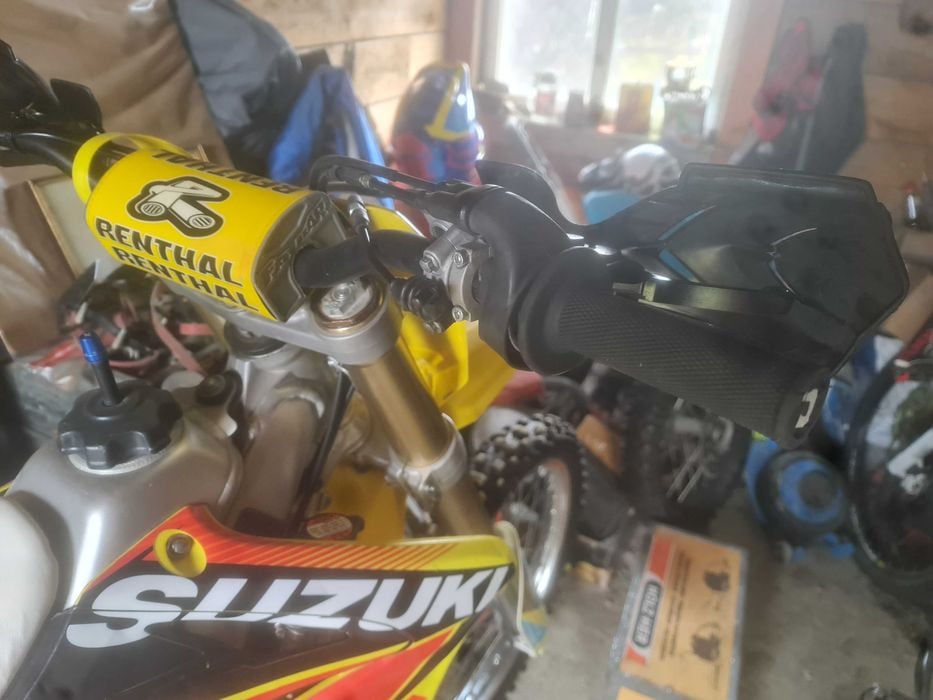 Suzuki rmz 250 . 2012  foarte bine intreținut, schimb cu wv t4