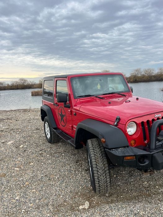 Vând Jeep Wrangler sport .