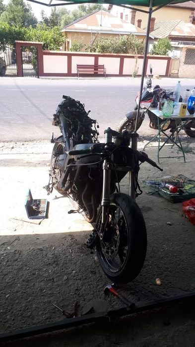 Vând cadru Kawasaki zx600p