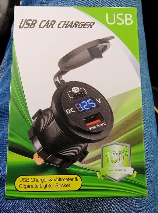 Vând încărcător usb mașină