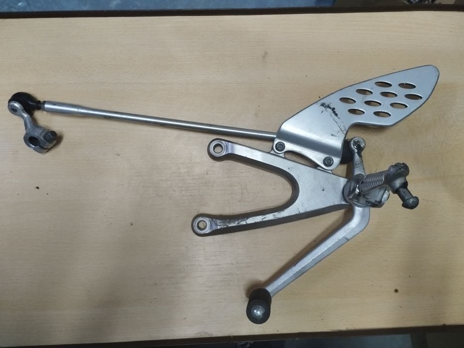 Scăriță stânga completa cu schimbător și suport Yamaha R1 model 04-06