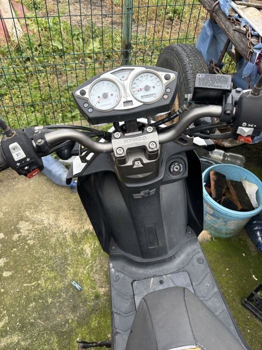 Scuter kymko fara permis limitat la 25 la ora