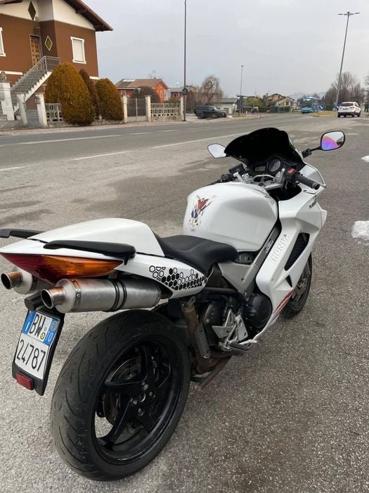 Vand piese ptr Honda Vfr 800 VTEC injecție