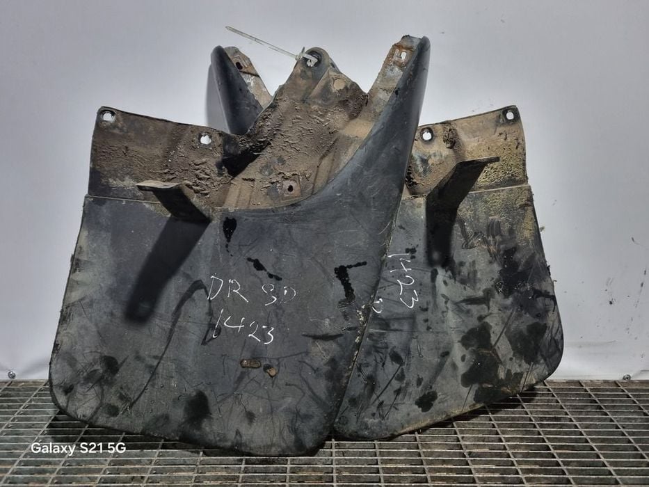 Aparatori noroi spate Nissan Navara D22 (1423)