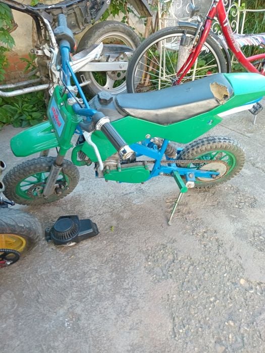 Vand schimb cu motor,scuter etc..