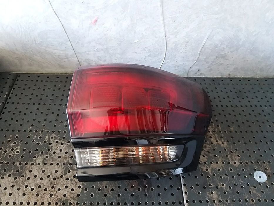 Stop tripla lampa dreapta jeep grand cherokee 4 wk wk2 p68110000ab