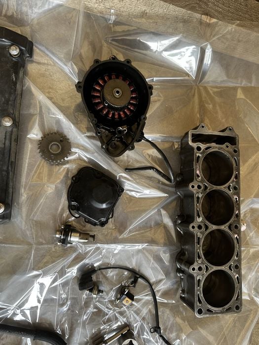 Piese motor/propulsor kawasaki Z1000 gen1