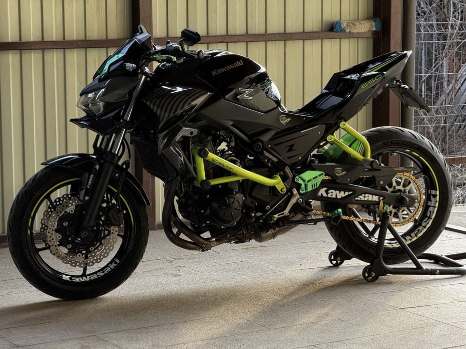 Motocicleta Kawasaki Z650 2024