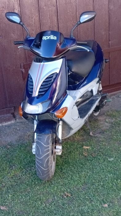 Vând scuter Aprilia SR 80cc Pe apă